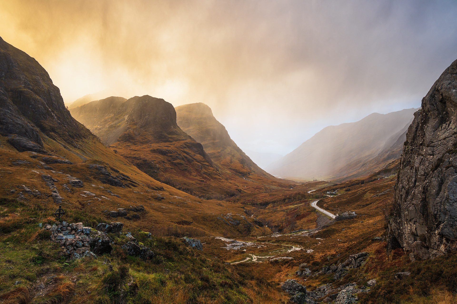 Schauer bei Sonnenuntergang, Three Sisters, Glencoe